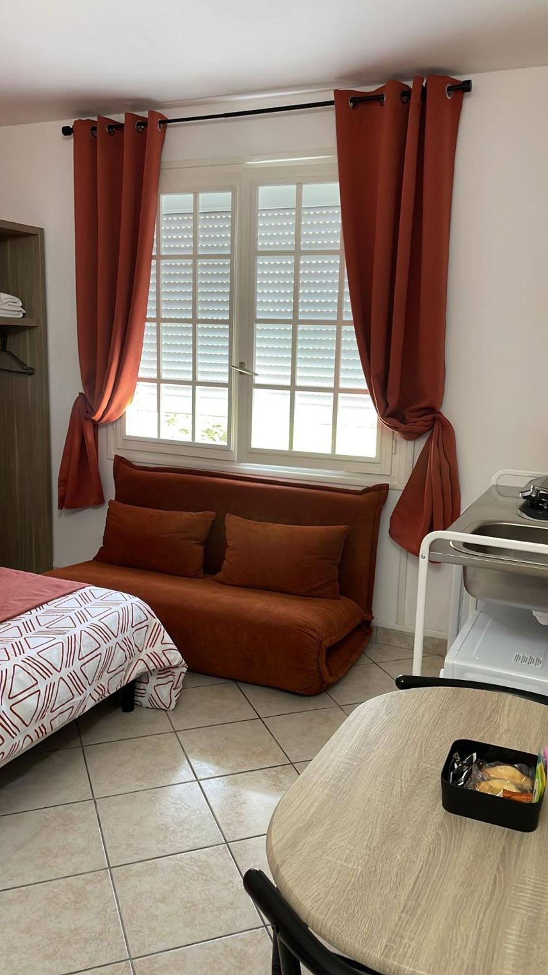 Appartement 4 , Disneyland - Parking Gratuit - Maison Des Platanes Meaux Esterno foto